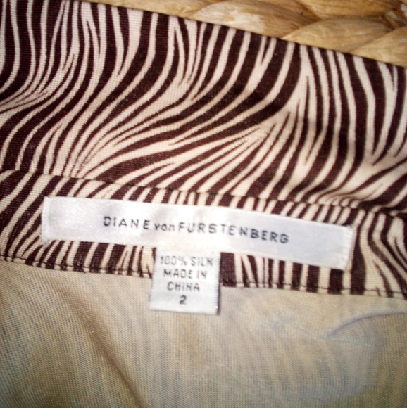 D vonFerstenberg 100% Silk Wrap Around Dress - Picture 4 of 6